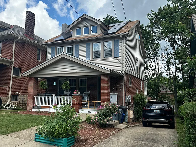220 Sieaforth Ave — Photo 2