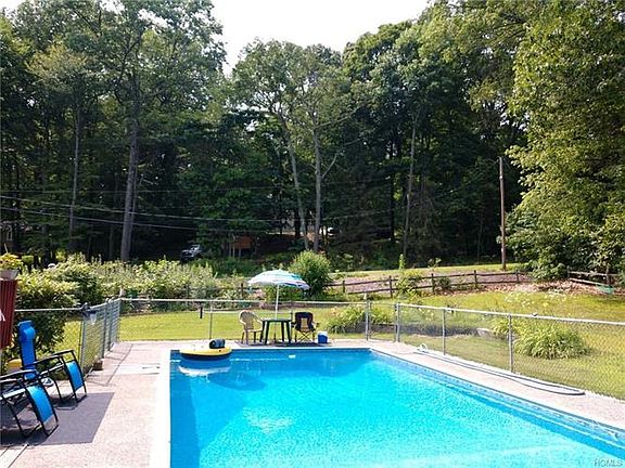 4th image of 5 Dogwood Dr