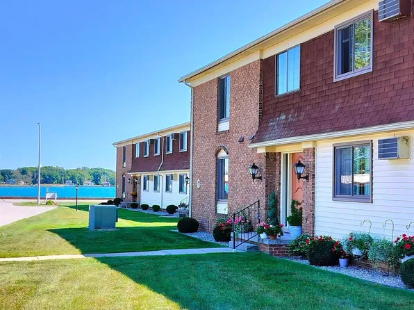 1900 River Rd APT G6, Marysville, MI 48040