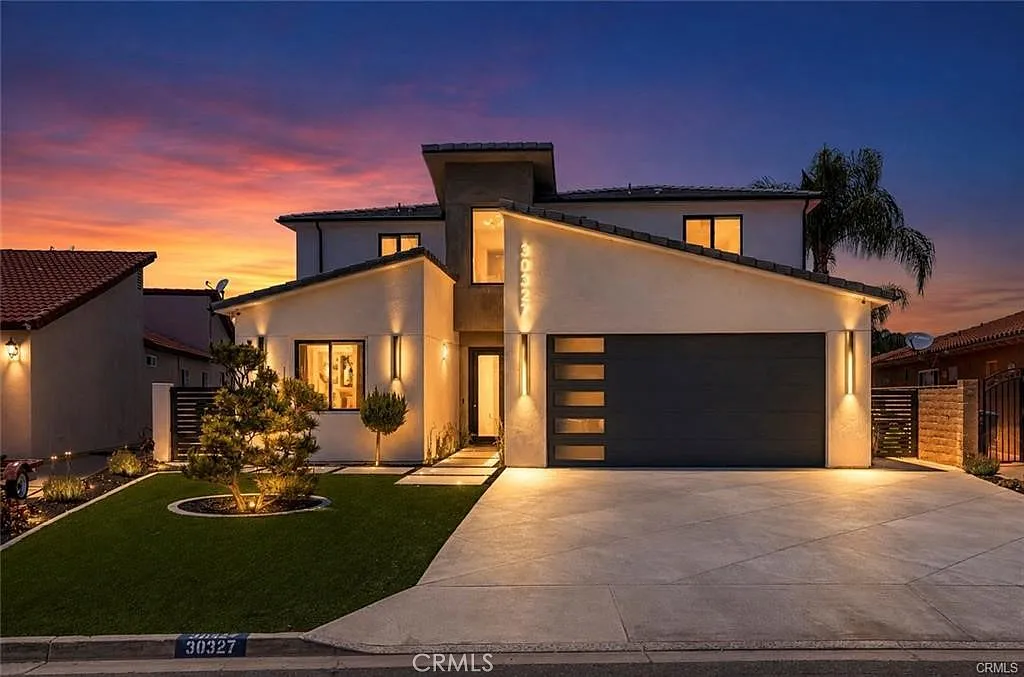 4 bed, 4.5 bath, 3330 sqft, $5,400 — Photo 1