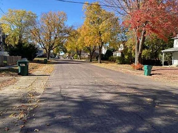 Exterior Neighborhood (street photo)