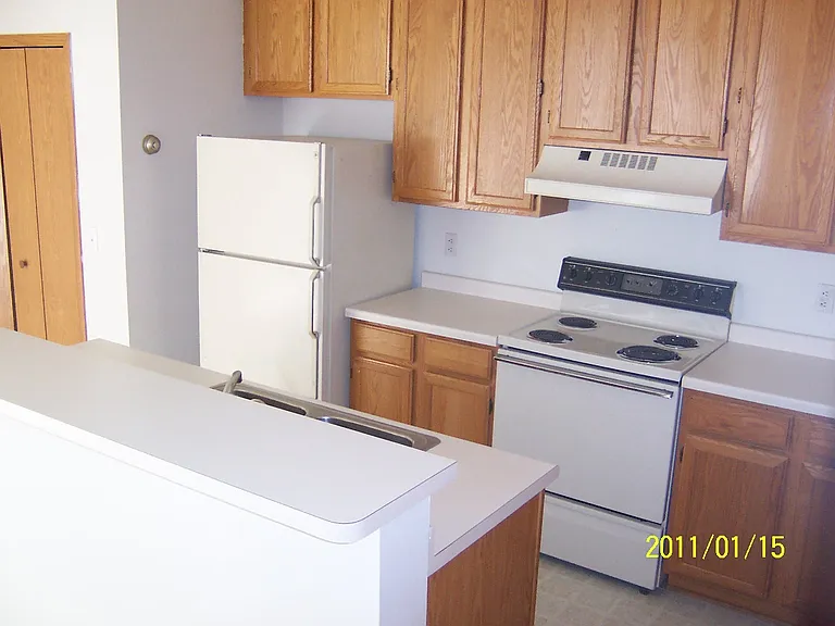 842 Cortland Rd — Photo 4