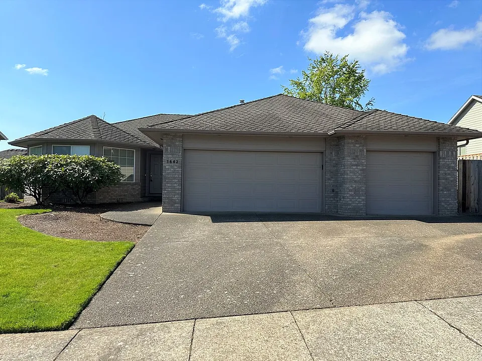 1642 Diamond Peak Ct NW