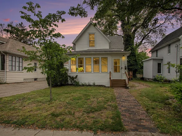 1311 Wolcott Ave, Saint Joseph, MI 49085