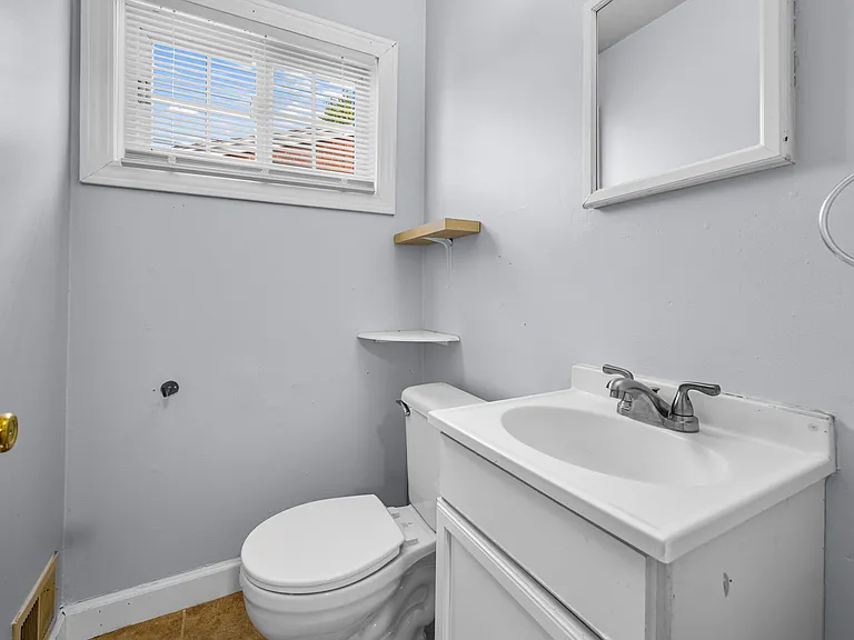 140 Hubbard St — Photo 22
