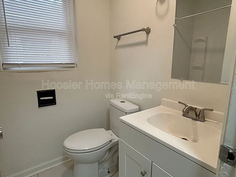 1509 N Chester Ave — Photo 17