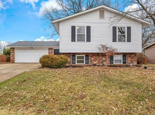 37 S Hillview Dr, Saint Peters, MO 63376