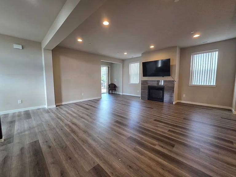 2524 Jacaranda Ave — Photo 6