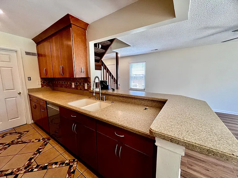 1611 Slidell Ln — Photo 5