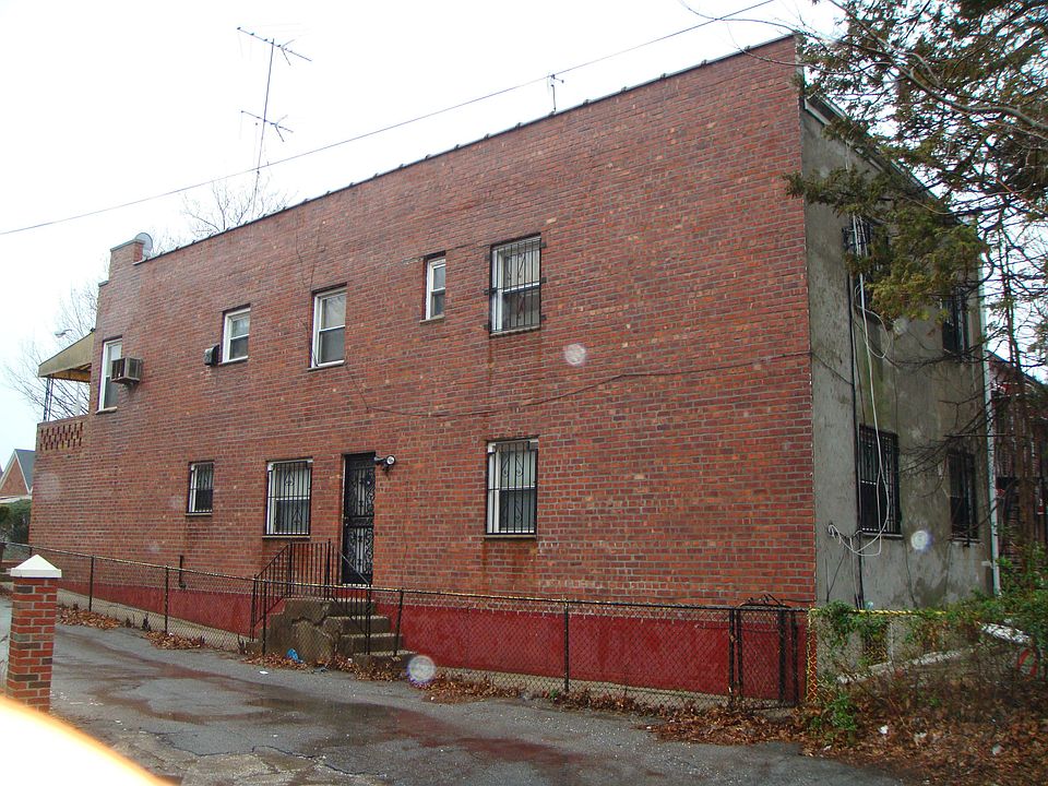 2nd image of 227 E 86th St