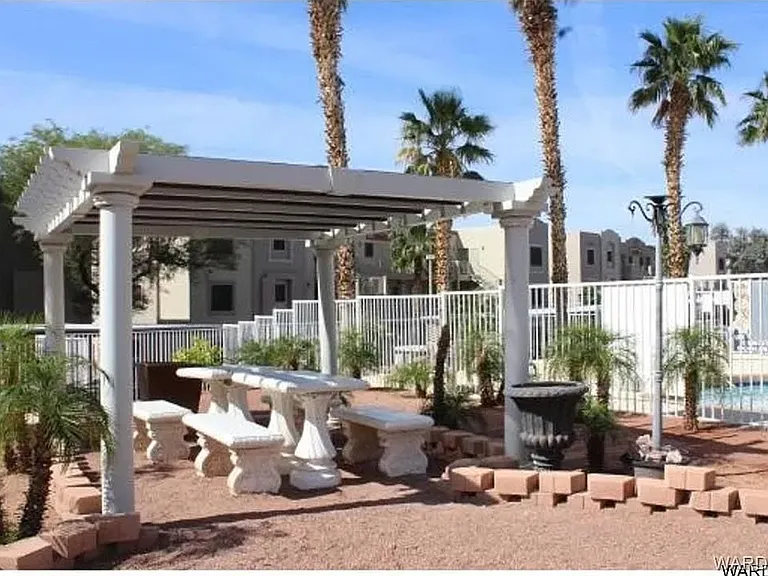 2060 Mesquite Ln #F105 — Photo 17
