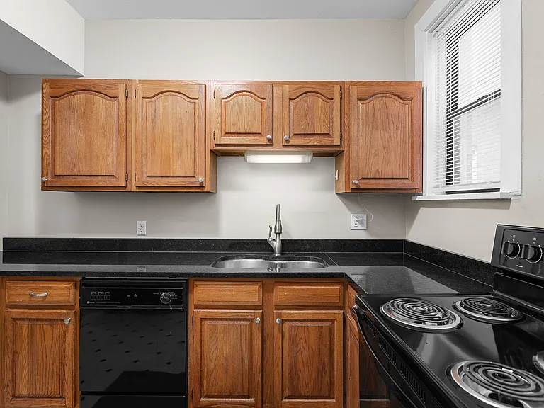 6010 Waterman Blvd — Photo 8