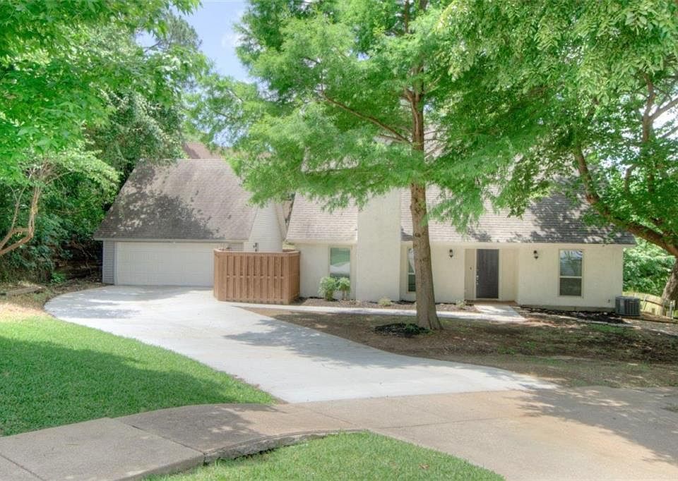 1st image of 2206 Crooked Oak Ct