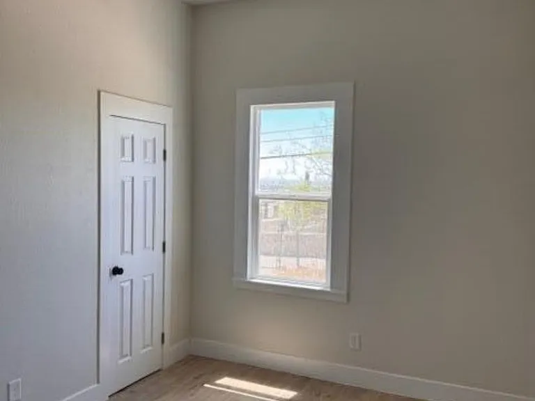 2414 San Diego Ave — Photo 8