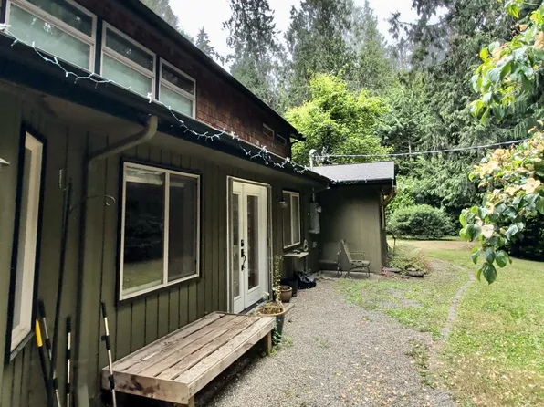 9012 Nisqually Way NE, Bainbridge Island, WA 98110