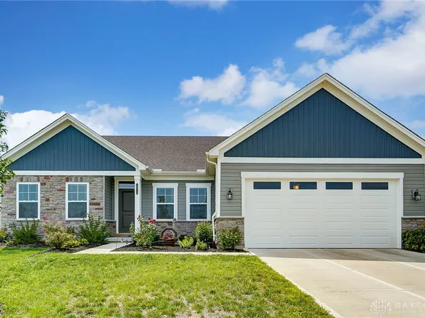 1213 Waterbury Dr, Carlisle, OH 45005