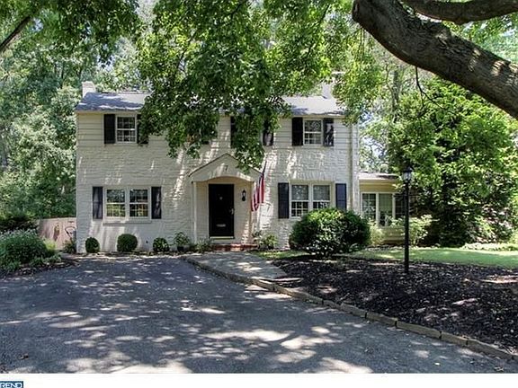 2nd image of 7 Dickinson Ln