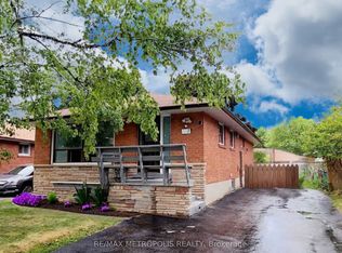 112 Brantwood Dr #A, Toronto, ON M1H 2G8