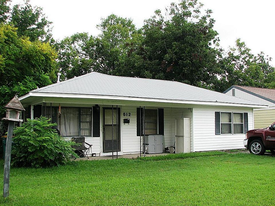 1st image of 612 S Circle Dr