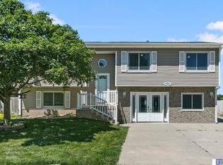 10541 N 136th St, Waverly, NE 68462