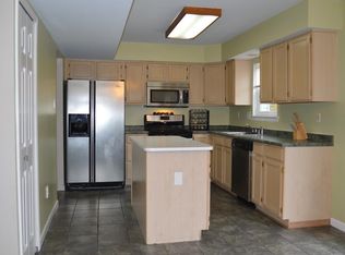 118 Mayfair Ln, Mount Laurel, NJ 08054