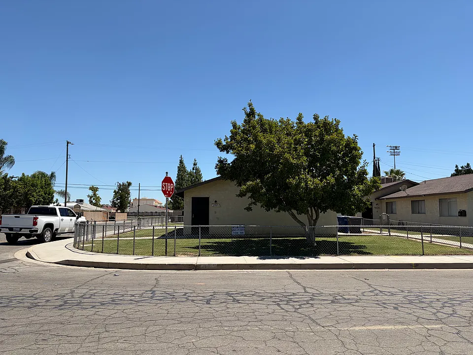 Maple Ave