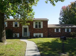 13 Nassau Dr, Maryville, IL