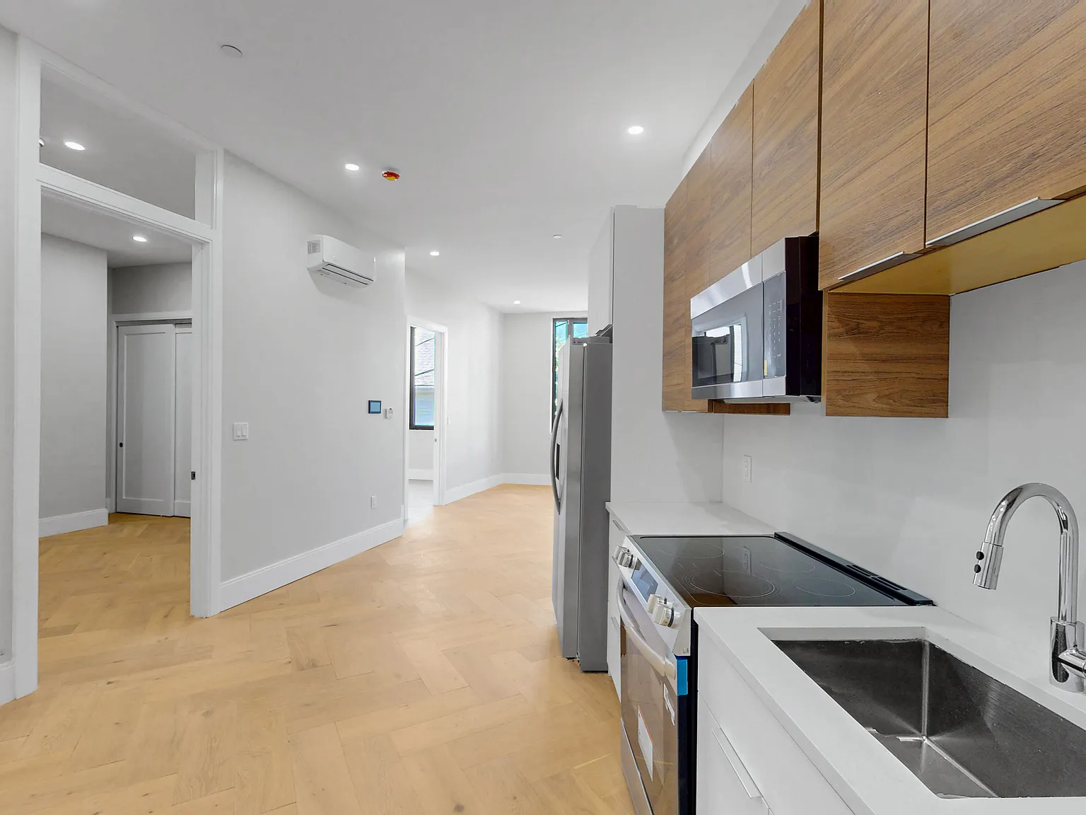 2 bed, 713 sqft, $3,800 — Photo 3