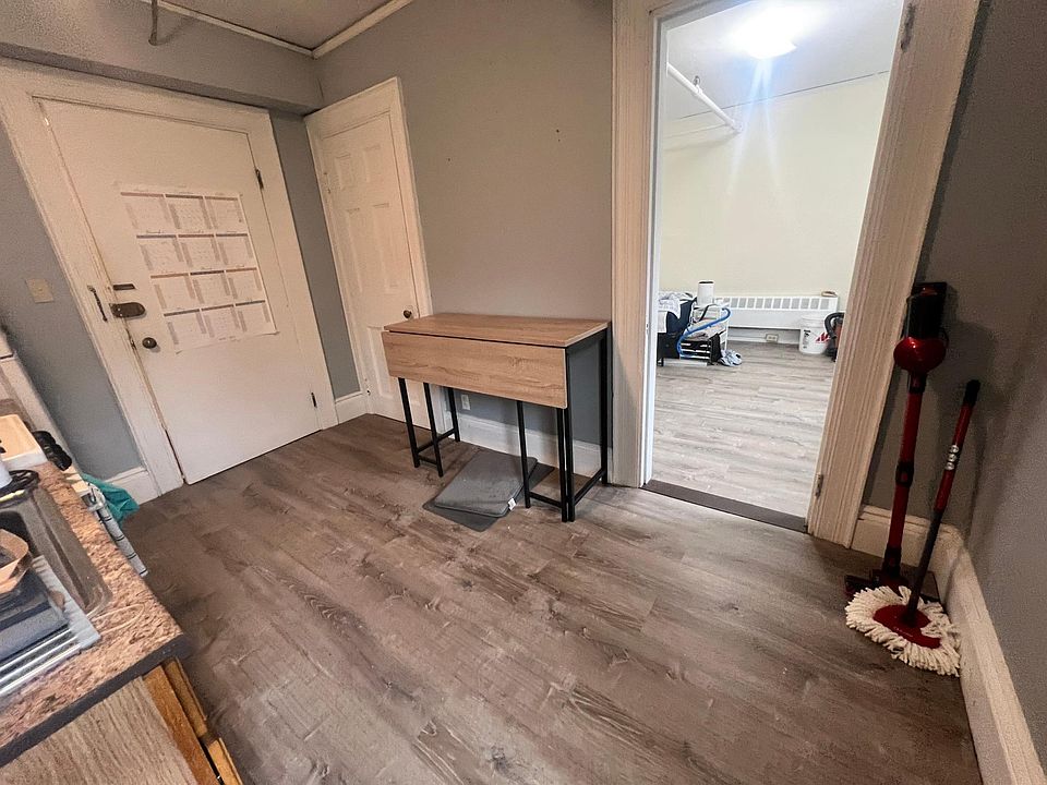 1st image of 149 Strathmore Rd #6