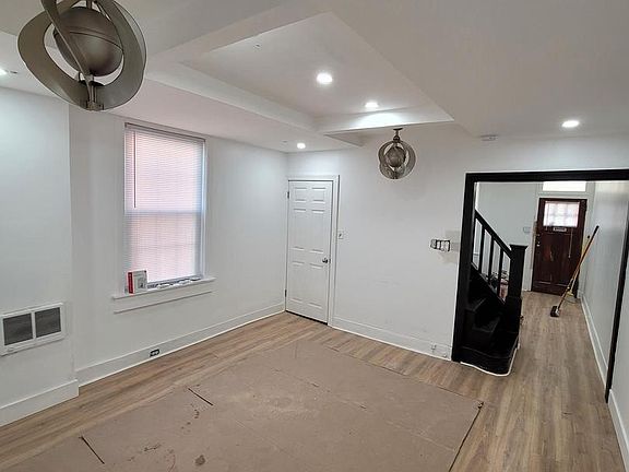 2nd image of 2125 Ruffner St
