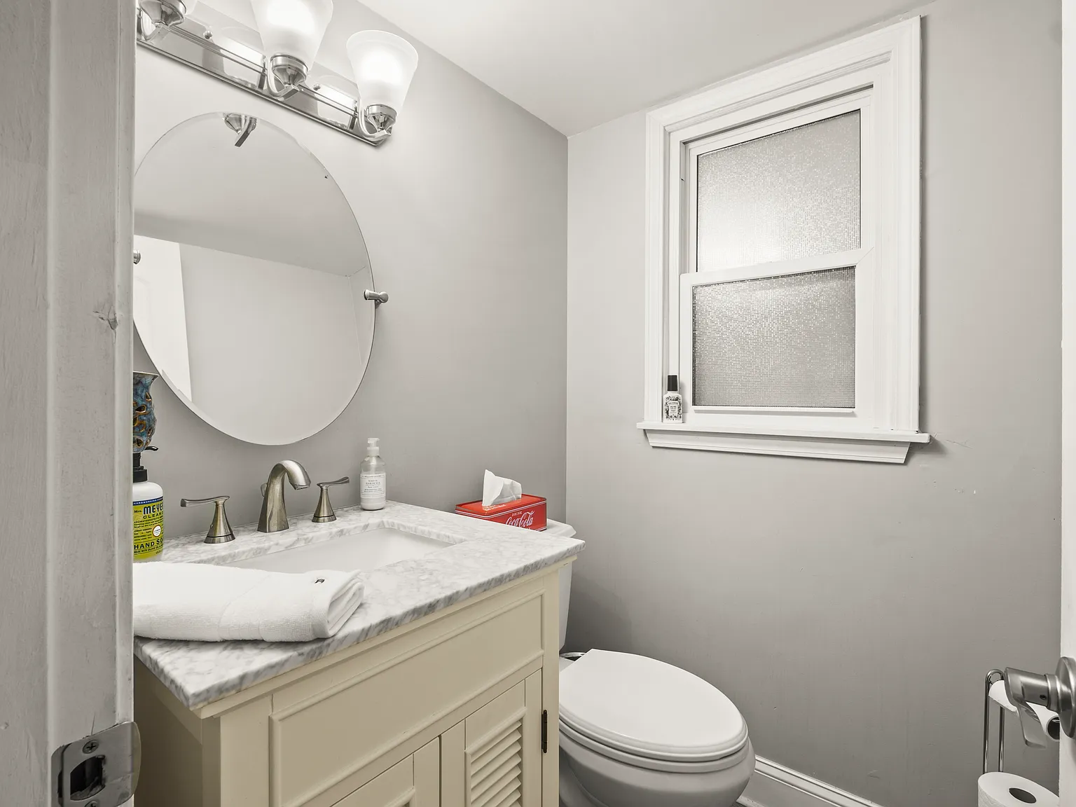 4 bed, 2.5 bath, 2478 sqft, $7,950 — Photo 3
