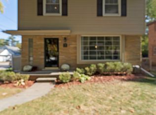 3696 Cumberland Rd, Berkley, MI 48072