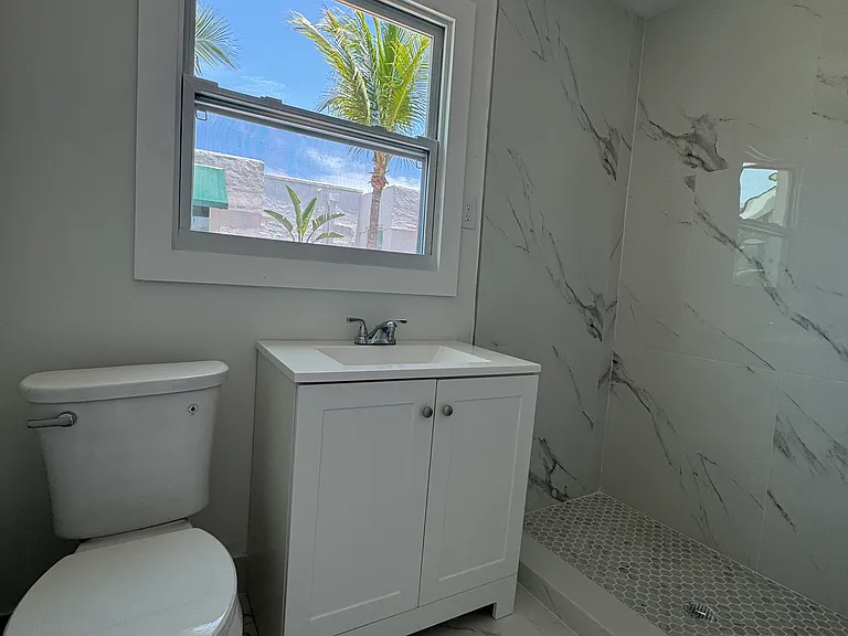 434 NE 7th Ave #7 — Photo 16
