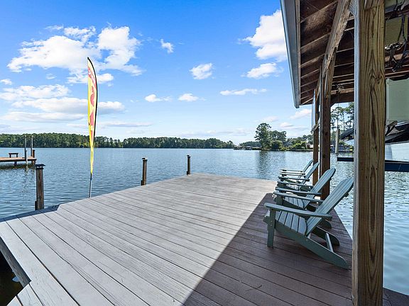 3rd image of 113 Island View Dr NE