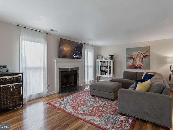 2nd image of 104 Clarendon Ct