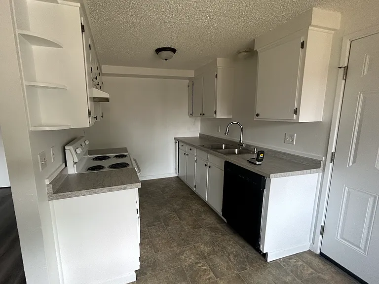568 Cinderella Loop — Photo 2