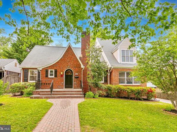 5001 14th St N, Arlington, VA 22205