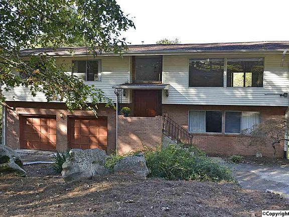 2nd image of 2718 Briarwood Dr SE