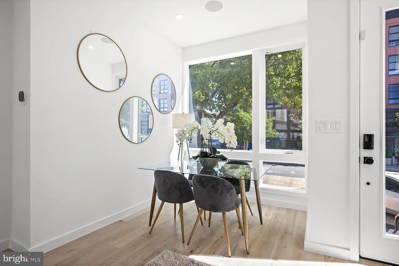 2 bed, 2.5 bath, 927 sqft, $3,000 — Photo 4
