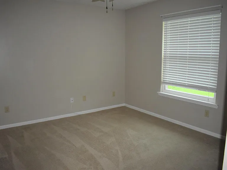 10439 Inverness Dr — Photo 33