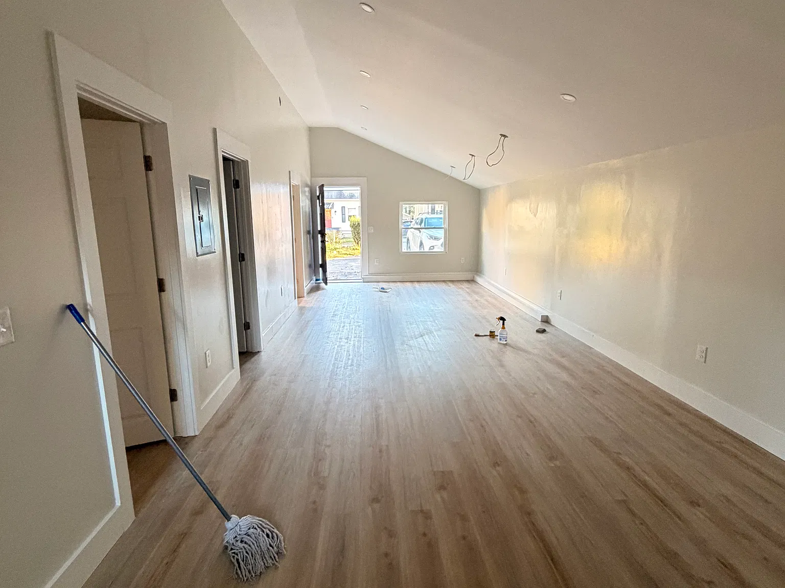 2 bed, 1000 sqft, $2,000 — Photo 2