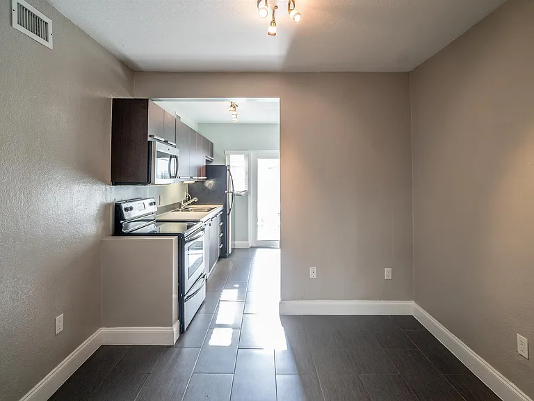 1007 Bay Dr #104 — Photo 17