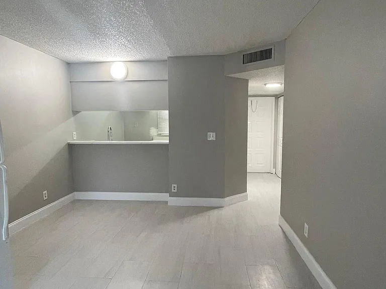 10150 Twin Lakes Dr #4 — Photo 6