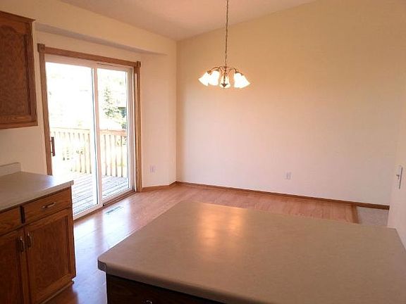 4th image of 325 5th Ave S