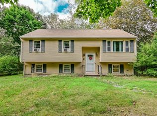 9 Lawrence Rd, Plymouth, MA 02360