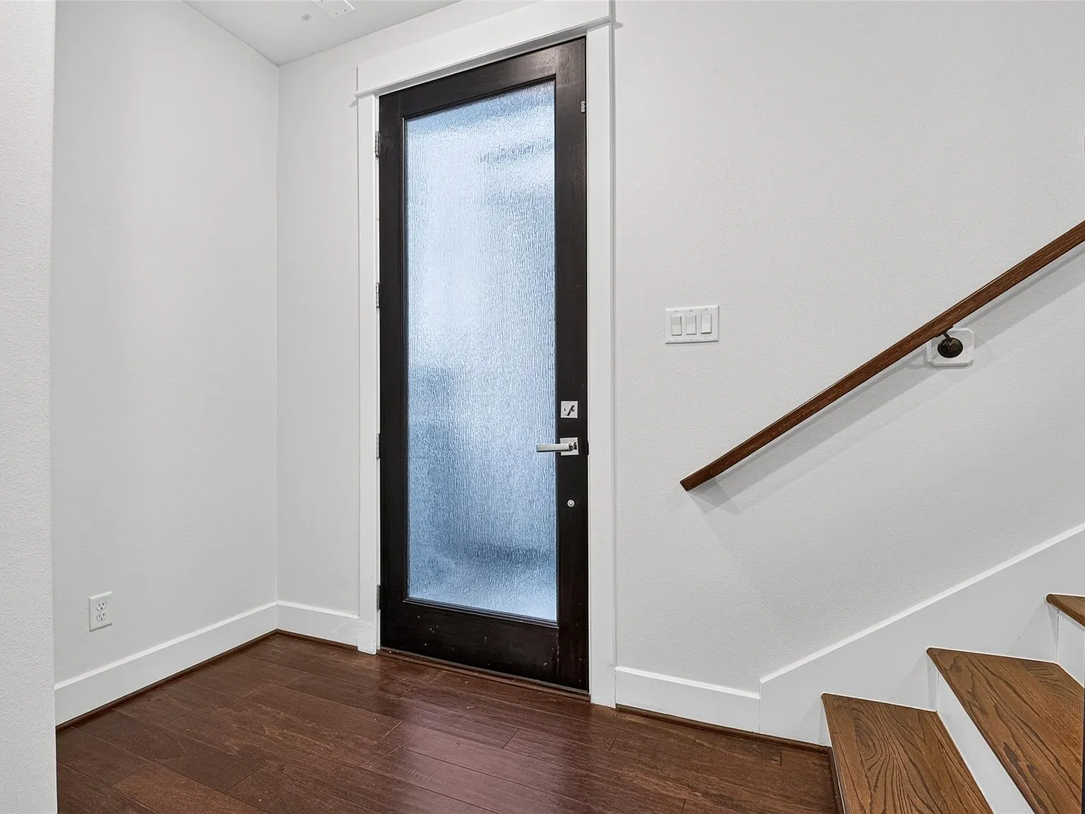 3 bed, 3.5 bath, 1889 sqft, $2,700 — Photo 3