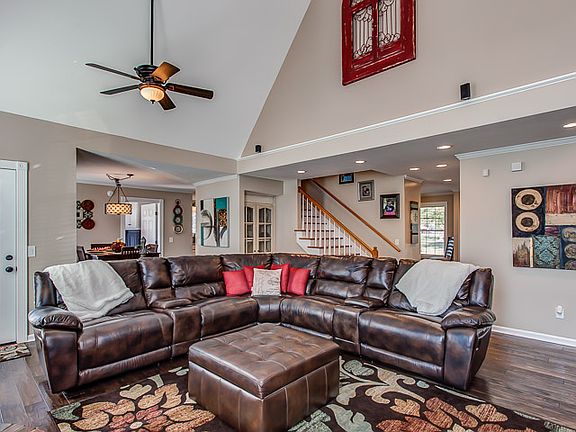 Spacious living room