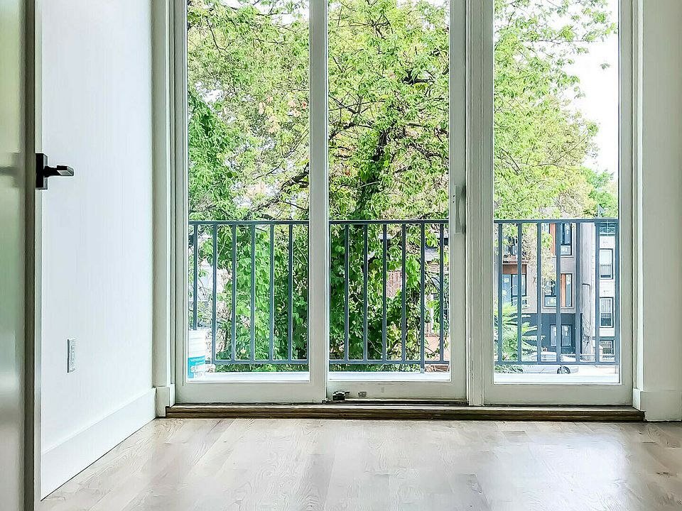 1st image of 1530 Putnam Ave #1R