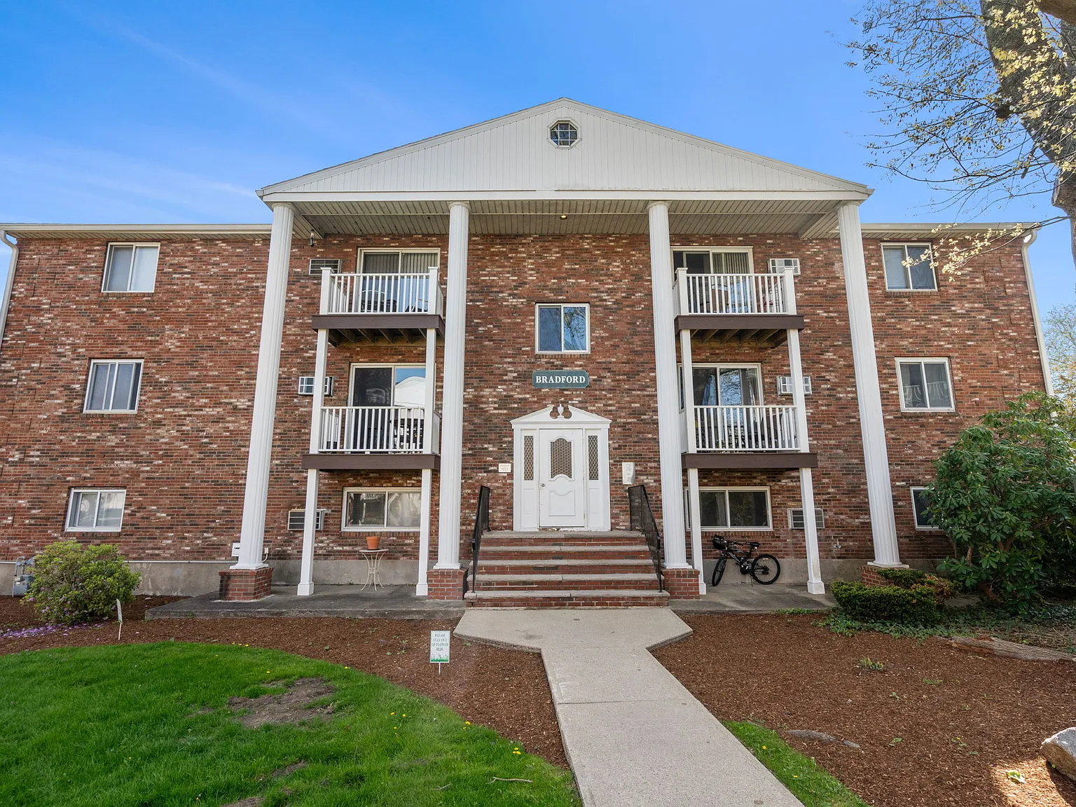 1 bed, 556 sqft, $2,000 — Photo 2