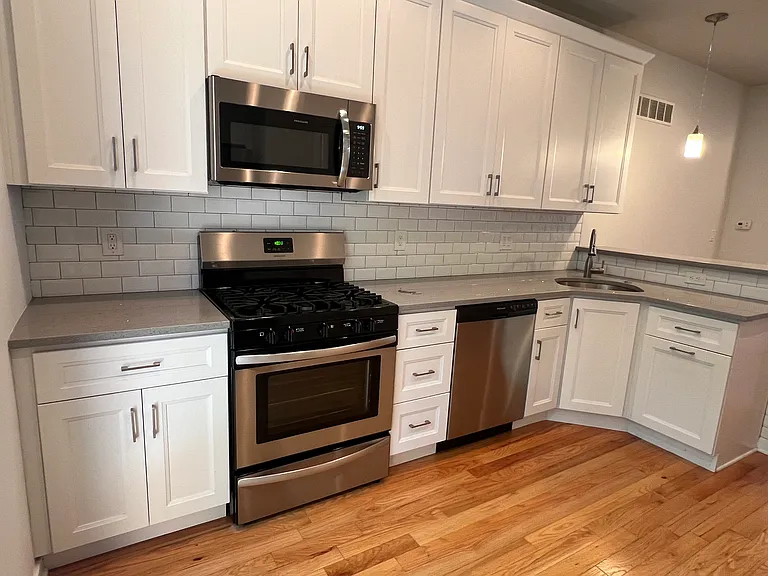 2133 Mountain St — Photo 7